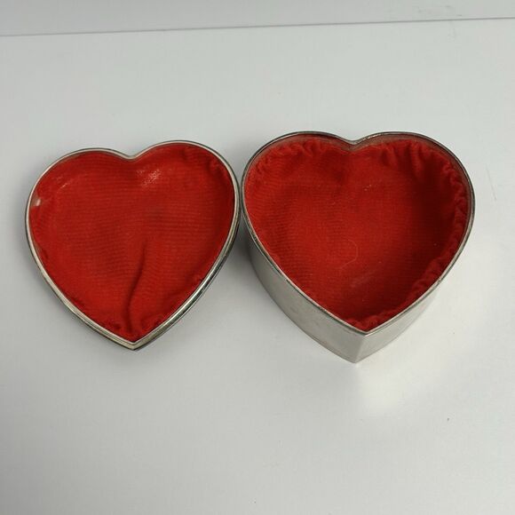 Silver Plated Lino Heart Shaped Vintage Jewellery Box - Trinket Pot Fabric Lined - Picture 2 of 3